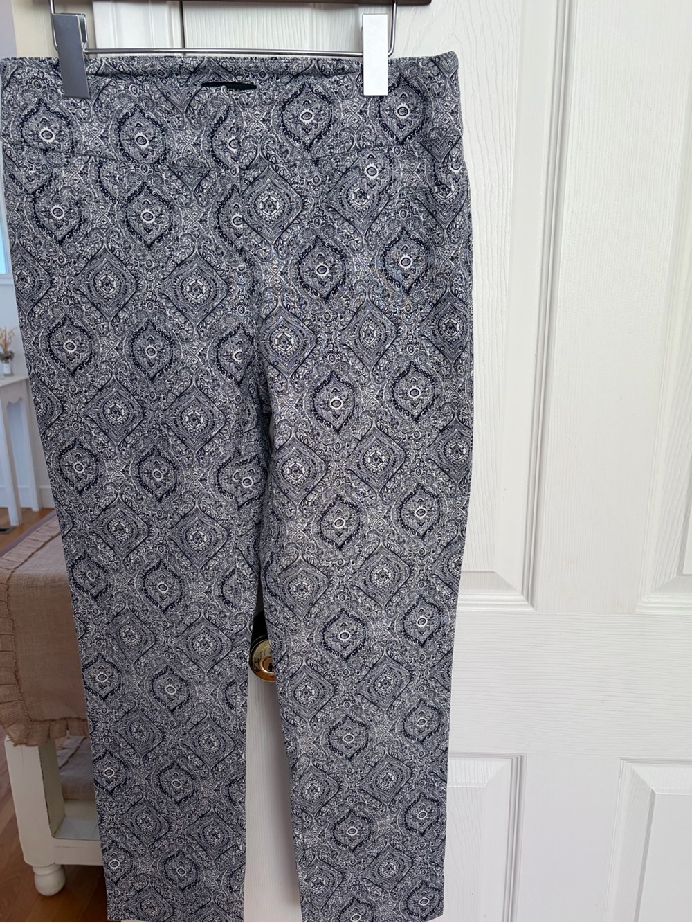 Renuar Black and White Paisley Print Pants